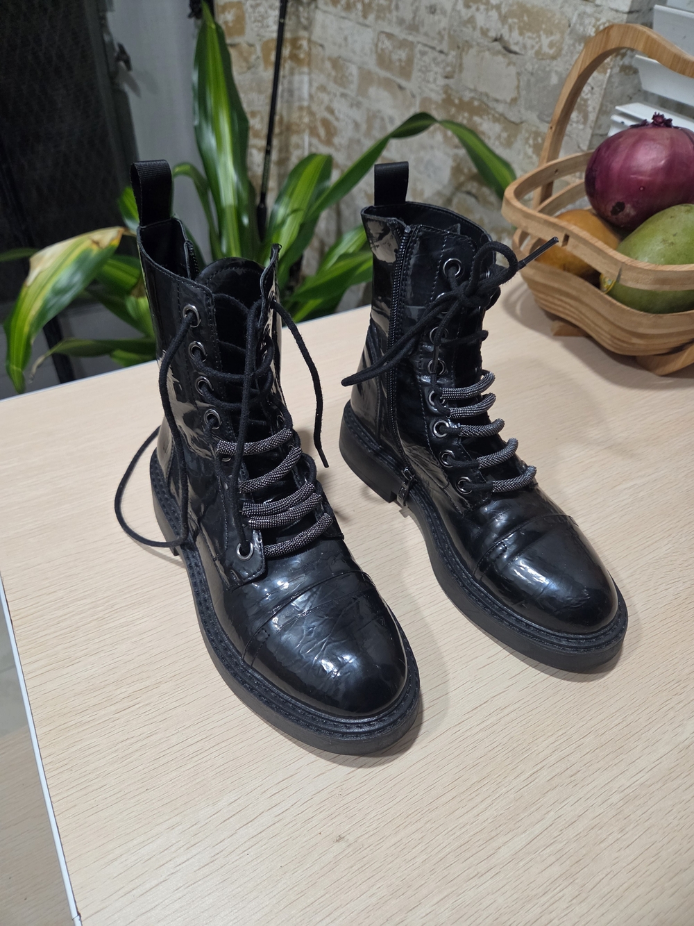 DKNY Patent Faux Leather Lace-Up Combat Boots Size 7M Y2K Vibe